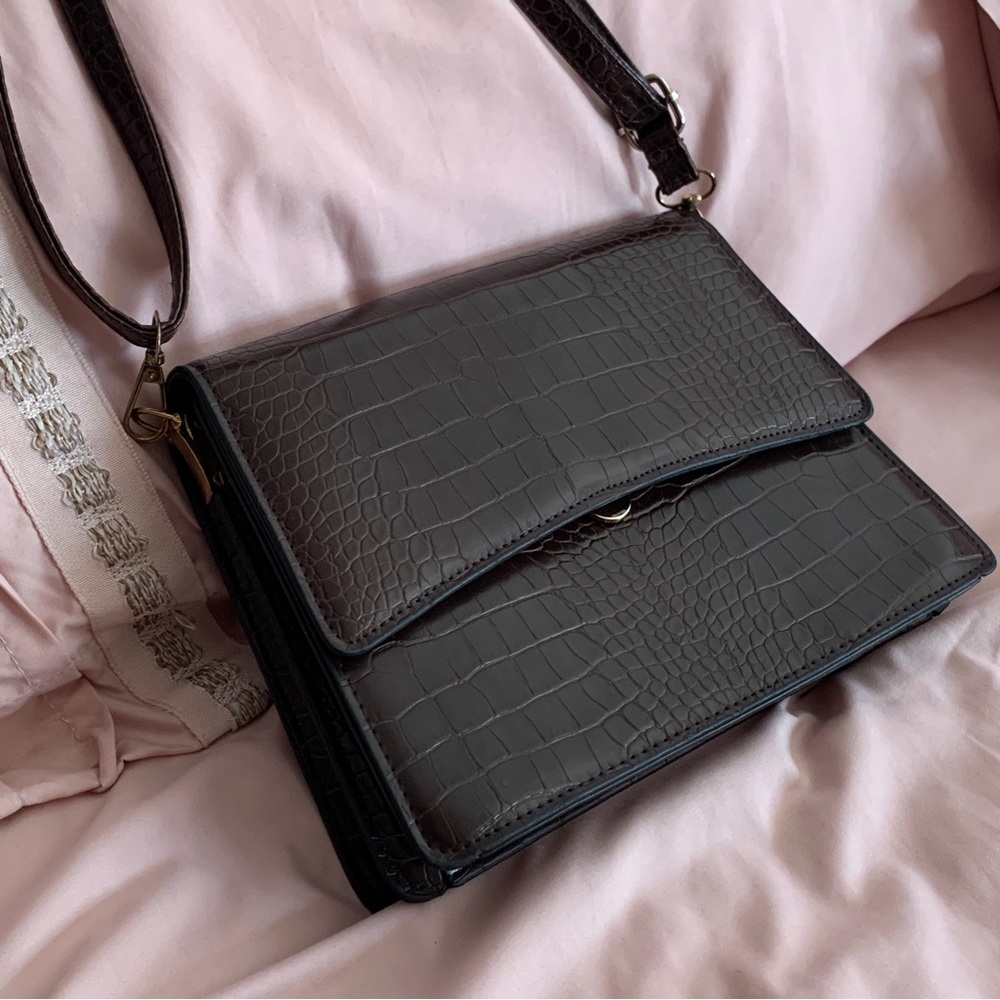 brown crocodile crossbody/shoulder bag